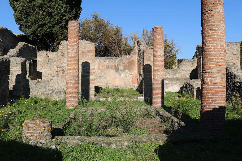 VIII.4.34 Pompeii. December 2018. 
Looking north across impluvium in tetrastyle atrium towards the tablinum, at its rear. Photo courtesy of Aude Durand.