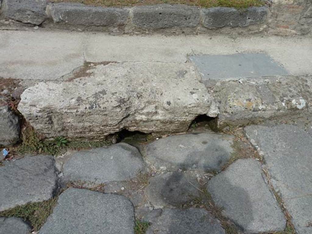 VIII.4.35 Pompeii, September 2015. North side of roadway outside entrance.