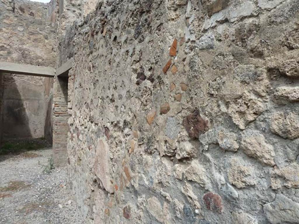 VIII.4.37 Pompeii. September 2015. East wall of courtyard.