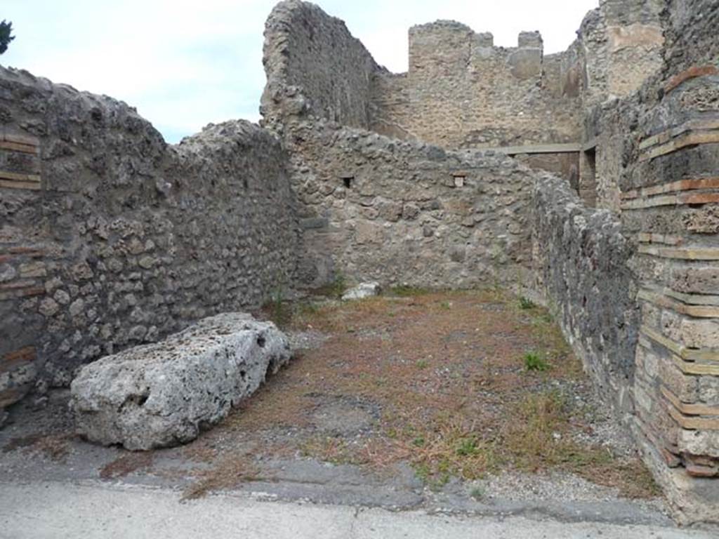 VIII.4.38 Pompeii. September 2015. Looking north across entrance doorway.