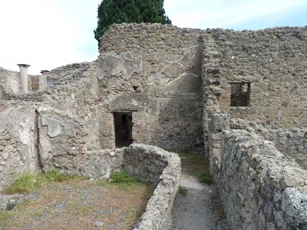 VIII.4.44 Pompeii. September 2015. Looking east along corridor to rear rooms.