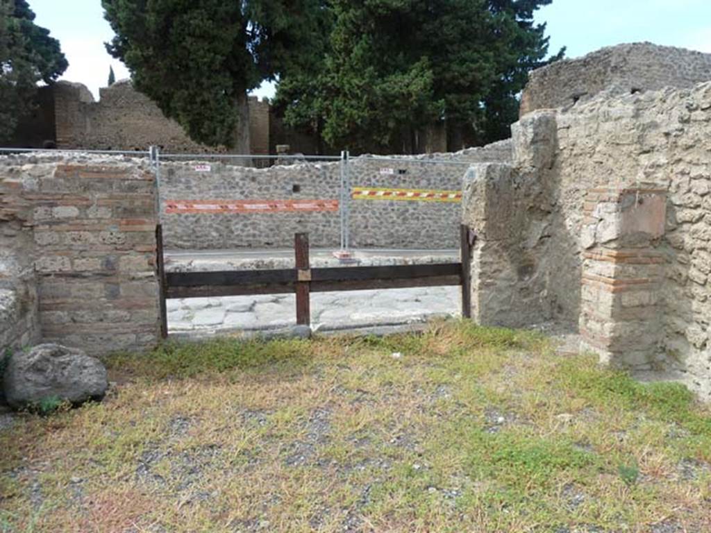 VIII.4.44 Pompeii. September 2015. Looking west across shop-room.