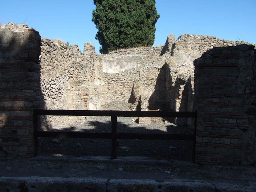 VIII.4.45 Pompeii. September 2005. Entrance, looking east.