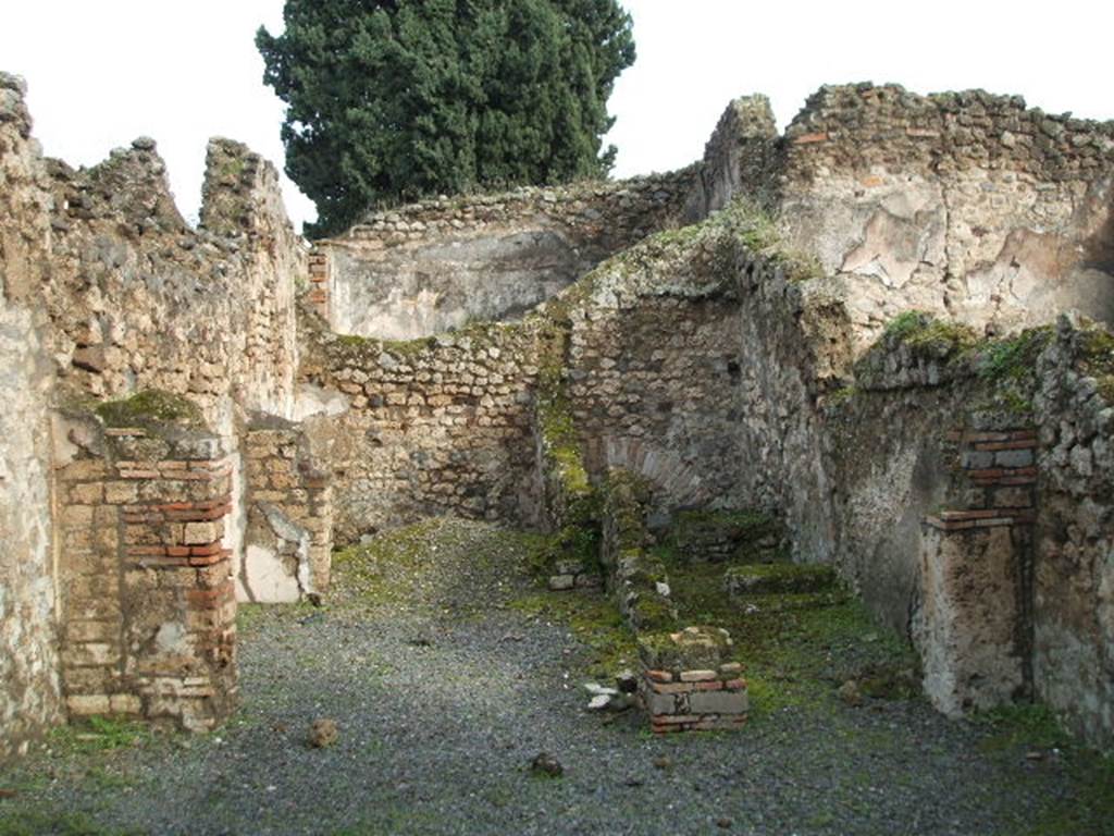VIII.4.45 Pompeii. December 2004. Looking east.