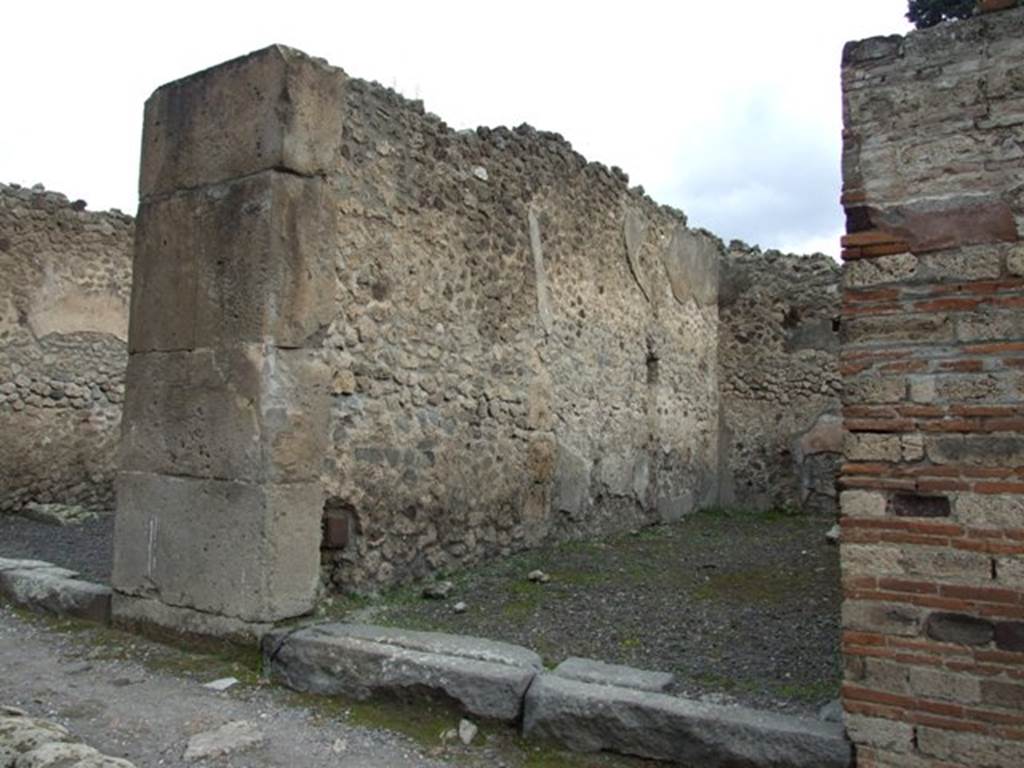 VIII.4.46 Pompeii. December 2007. Entrance and north wall.