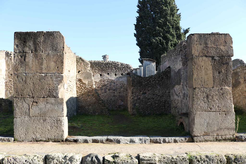 VIII.4.47 Pompeii. December 2018. Looking east to entrance doorway. Photo courtesy of Aude Durand.