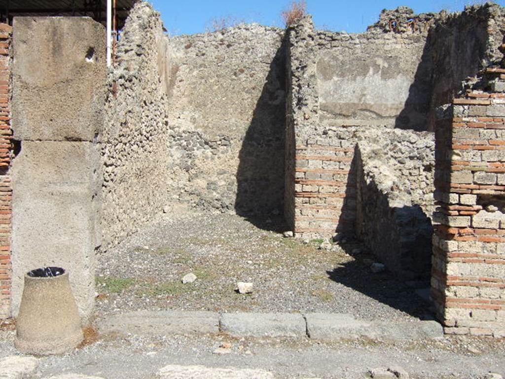 VIII.4.50 Pompeii. September 2005. Entrance, looking east.