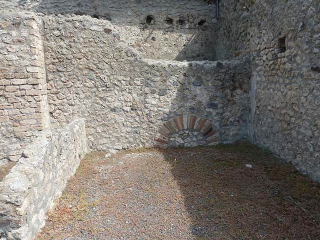 VIII.4.51 Pompeii. September 2015. East wall in south-east corner of shop-room.