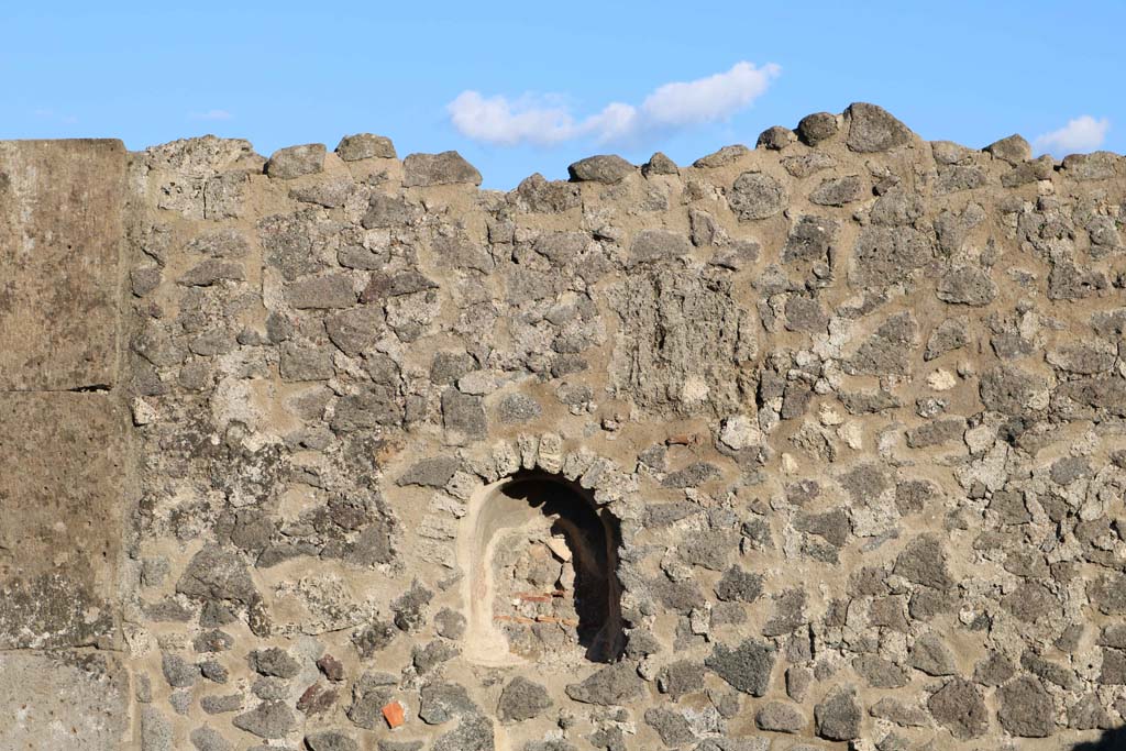 VIII.5.1 Pompeii. December 2018. Niche in east wall of shop-room. Photo courtesy of Aude Durand.