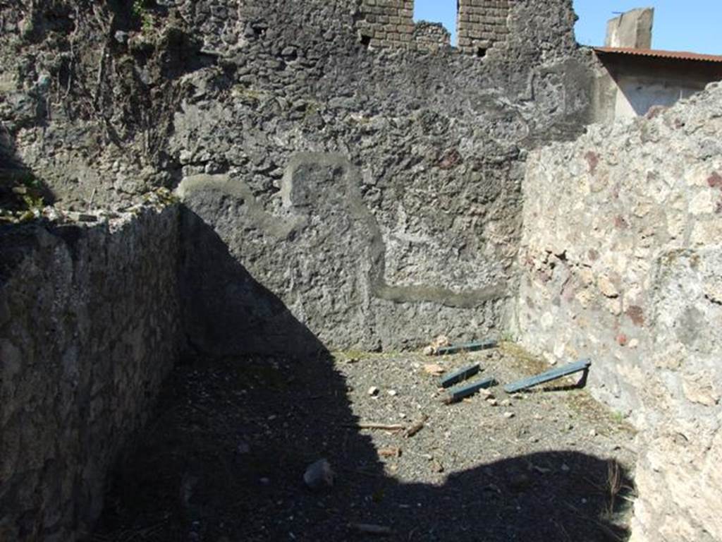 VIII.5.2 Pompeii. March 2009. Room 2, looking west across cubiculum.