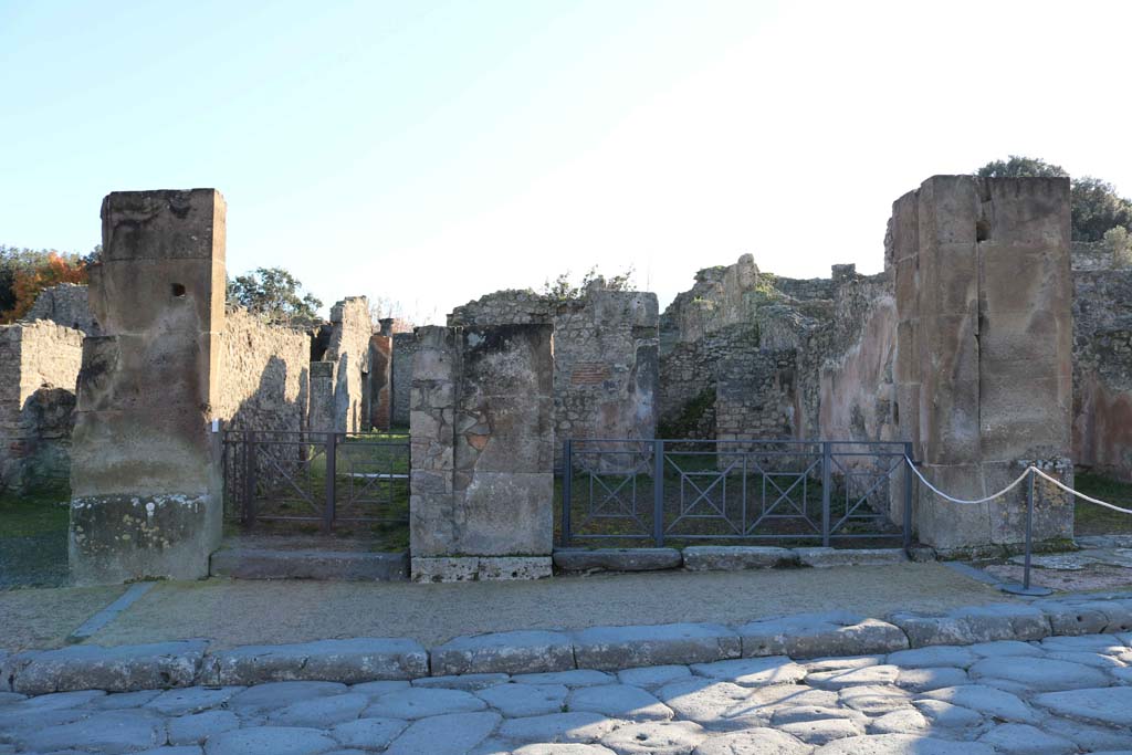 Via dell’Abbondanza, Pompeii. South side. December 2018. 
Entrance doorways, VIII.5.9, centre left, and VIII.5.8, centre right. Photo courtesy of Aude Durand.