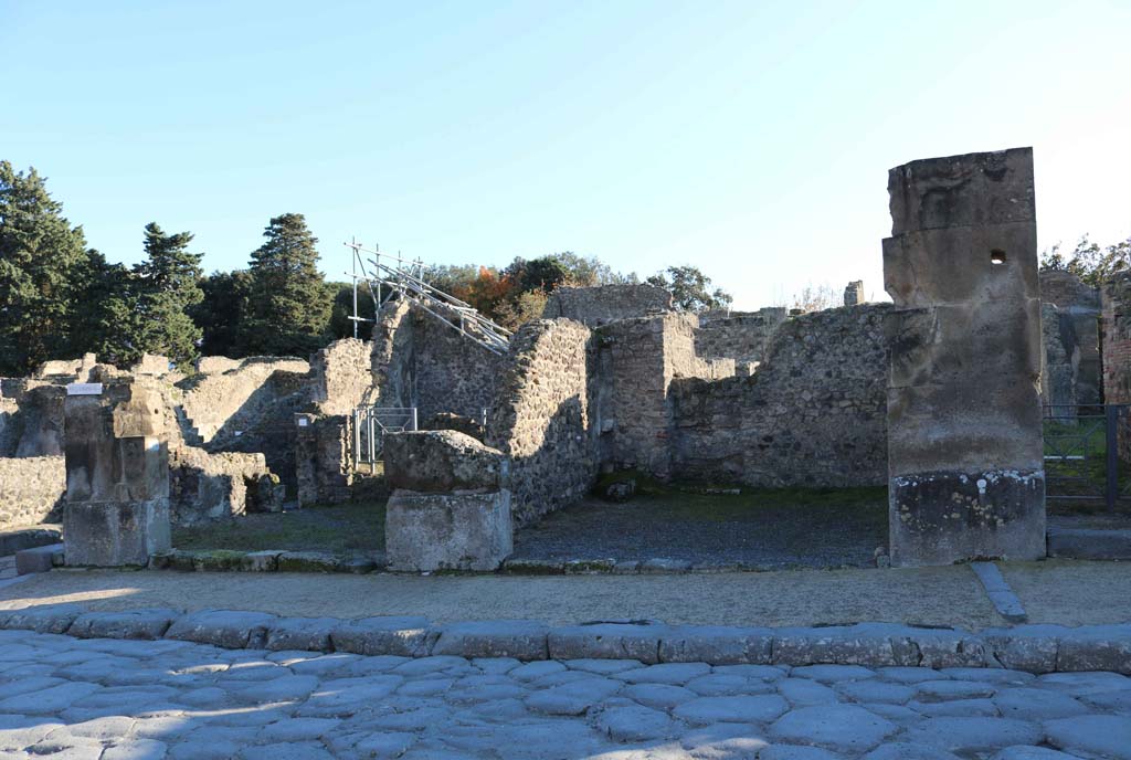 Via dell’Abbondanza, Pompeii. South side. December 2018. 
Looking south towards VIII.5.11, on left, and VIII.5.10, in centre. Photo courtesy of Aude Durand.
