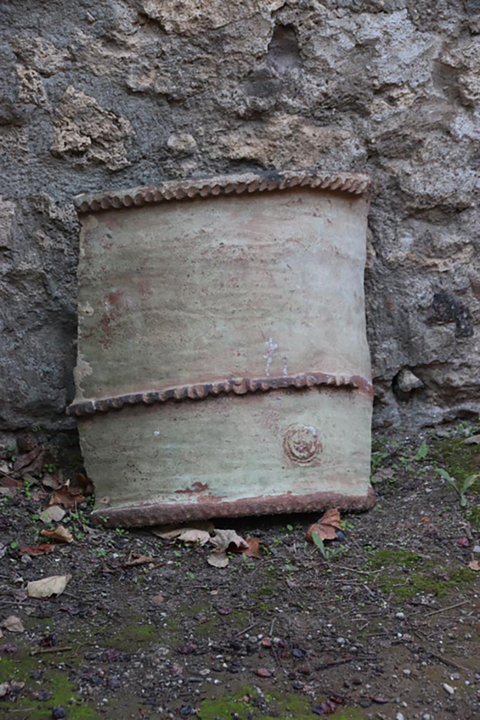 VIII.5.15 Pompeii. October 2022. Remains of terracotta puteal. Photo courtesy of Klaus Heese.