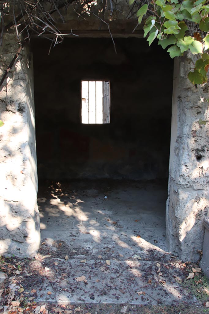 VIII.5.15 Pompeii. October 2022. Doorway to room 9, looking north across flooring. Photo courtesy of Klaus Heese.