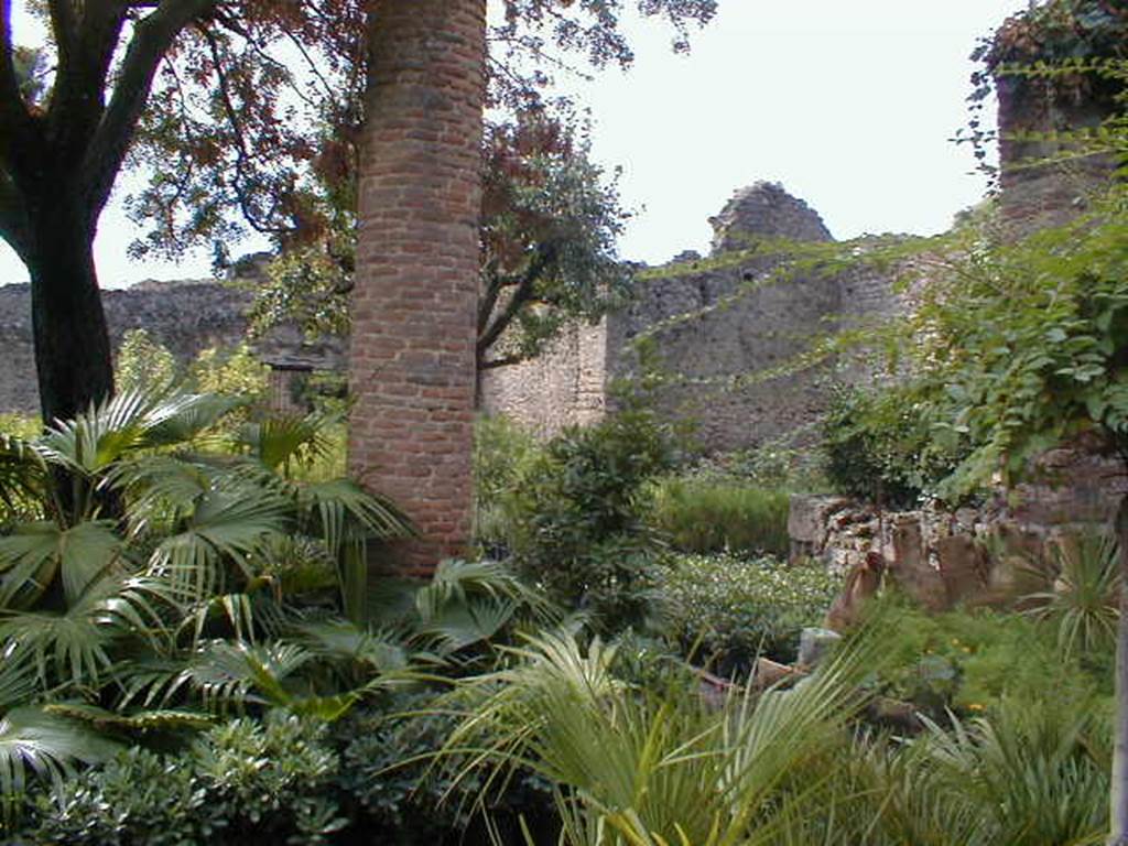 VIII.5.16 Pompeii. May 2006. North portico, looking south to doorway to VIII.5.38, and exedra, on right.