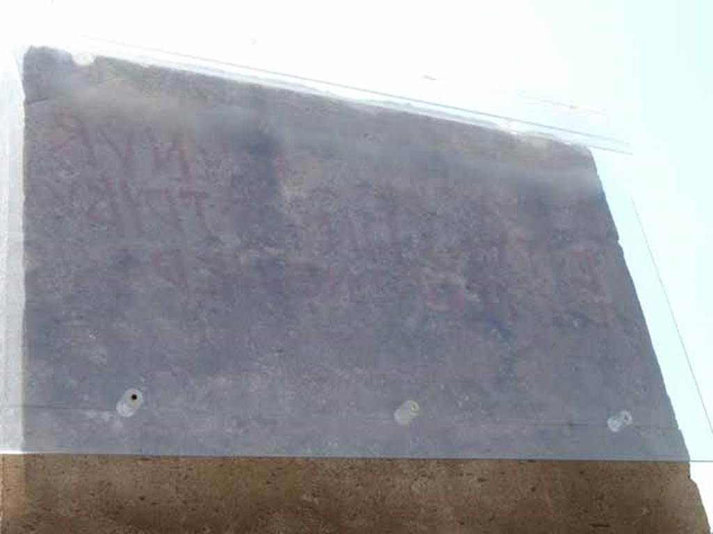VIII.5.19 Pompeii, May 2010. “Eituns” on east pilaster between VIII.5.19 and VIII.5.20. 
According to Rosalba Antonini, the surviving part (also known as Vetter 27) reads –
                                                   eksuk.amviannud
                                                   eituns.ampt.tribud
                                                   tuv.ampt.menerv(as)
See Antonini, R., in Quaderni Di Studi Pompeiana, 1/2007, Assoc. Int. Amica di Pompei, p. 48. See Varone, A. and Stefani, G., 2009. Titulorum Pictorum Pompeianorum, Rome: L’erma di Bretschneider, (p.368 & Tav.XXXc)