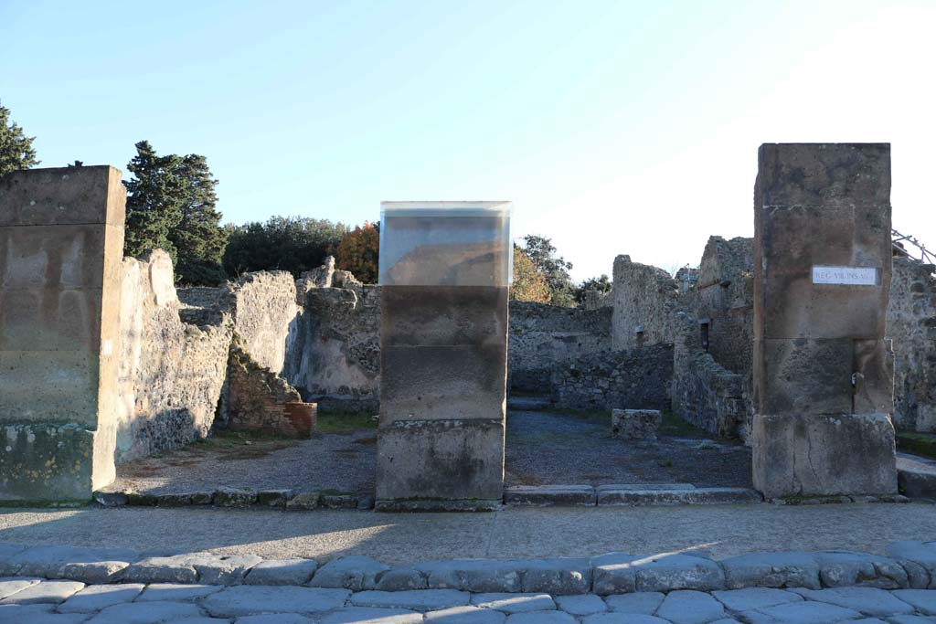 Via dell’Abbondanza, Pompeii. South side. December 2018. 
Looking south towards VIII.5.20, on left, and VIII.5.19, on right. Photo courtesy of Aude Durand.