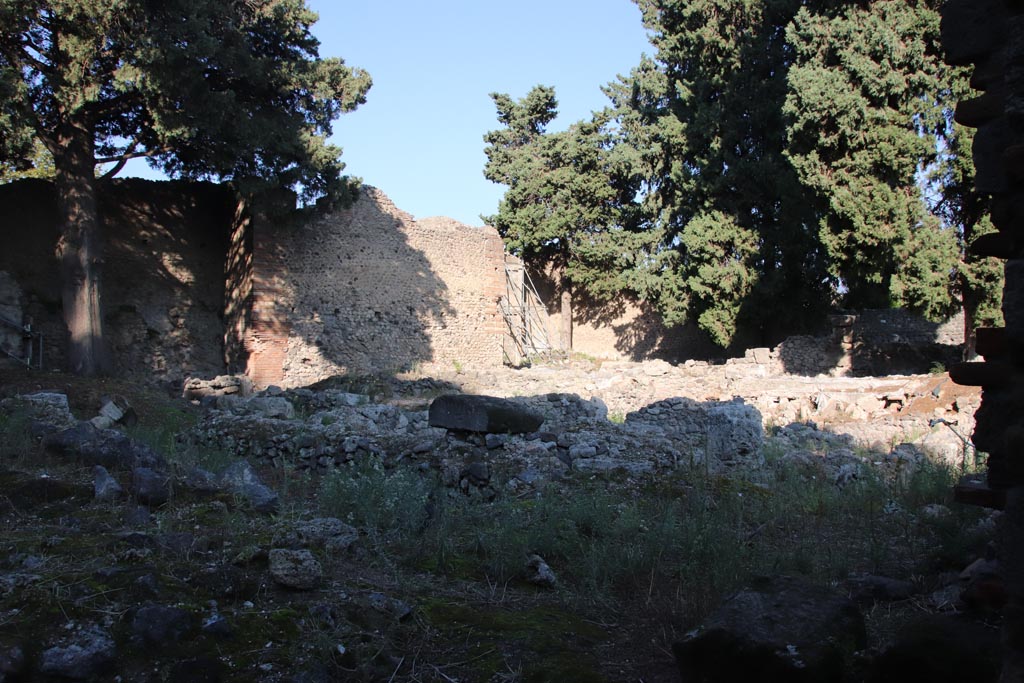 VIII.5.36 Pompeii. October 2022. Looking north-west from entrance.  Photo courtesy of Klaus Heese.