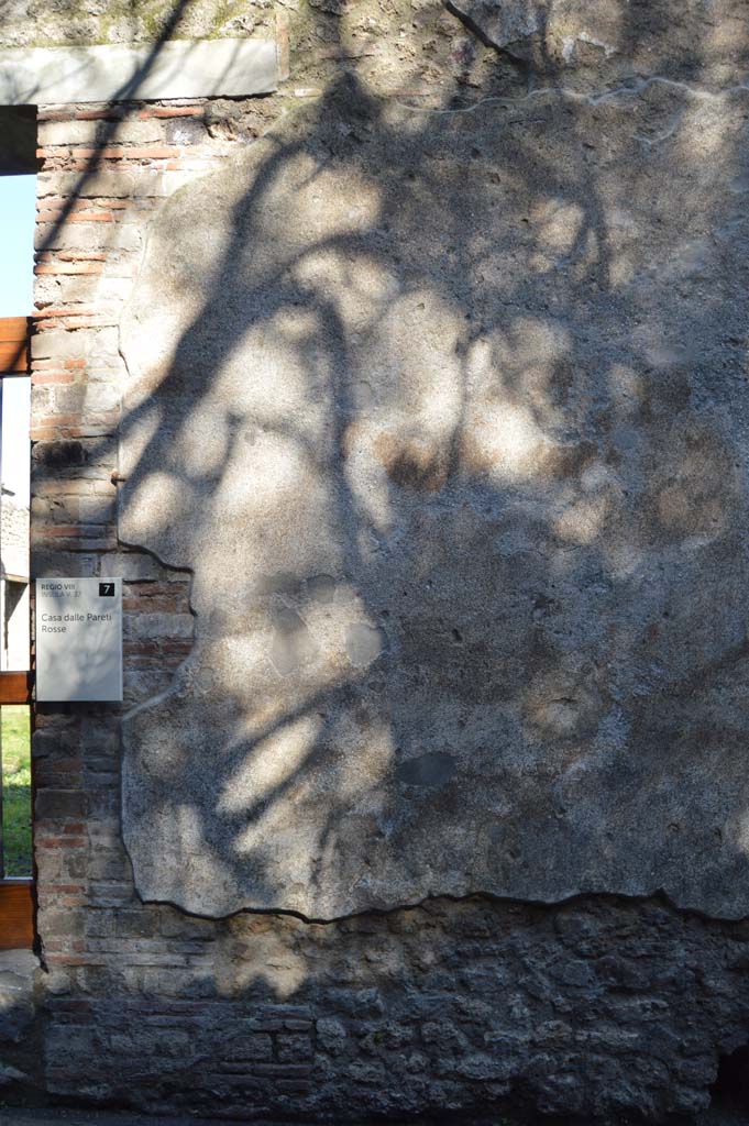 VIII.5.37 Pompeii. March 2019. Looking towards stucco on east side of entrance doorway.
Foto Taylor Lauritsen, ERC Grant 681269 DÉCOR.