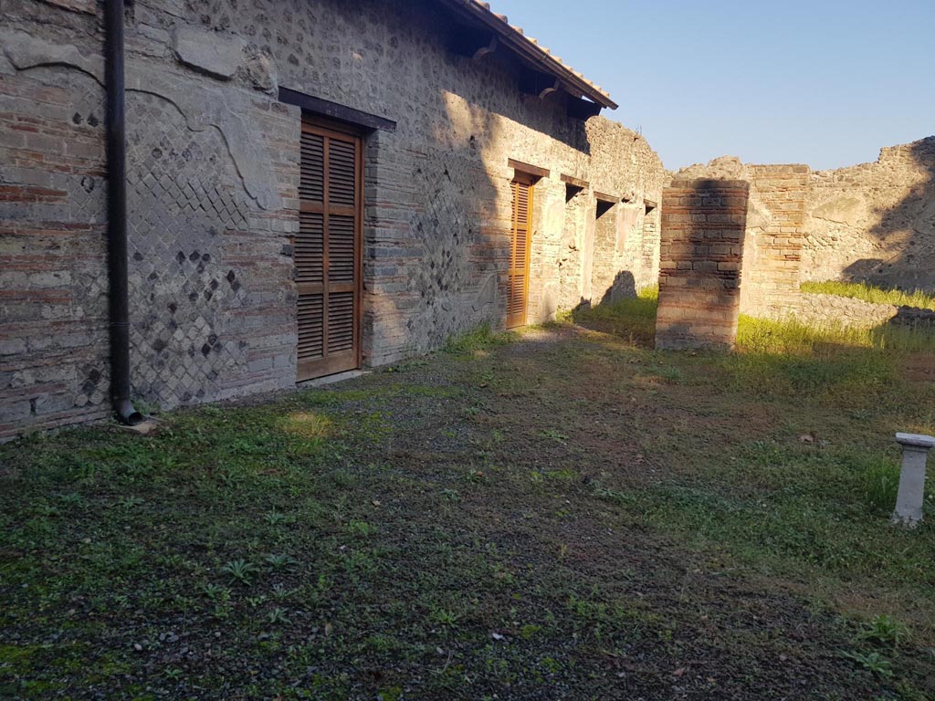 VIII.5.37 Pompeii. October 2022. Room 1, looking north along west side of atrium.
Photo courtesy of Klaus Heese.