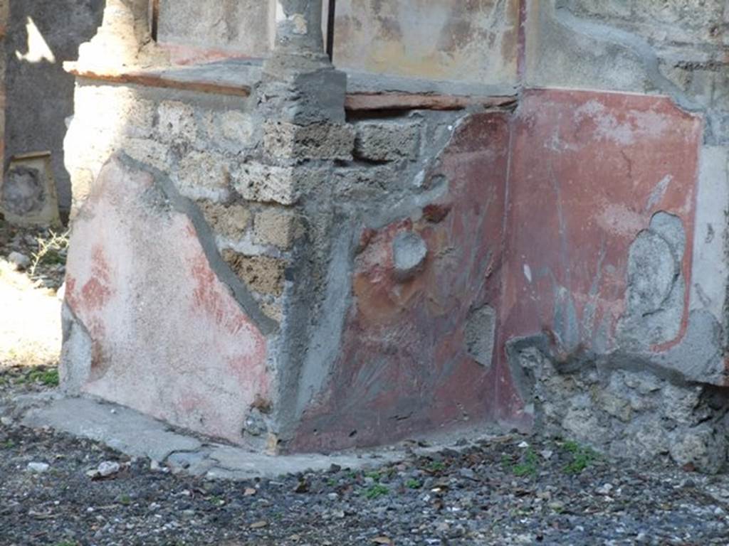 VIII.5.37 Pompeii.  March 2009.  South side of Podium of Lararium, with remains of painted plant decoration.