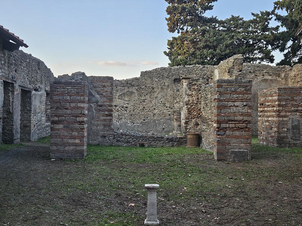 VIII.5.37 Pompeii. November 2024. 
Room 10, tablinum, looking north from atrium, and through to garden area. Photo courtesy of Annette Haug.