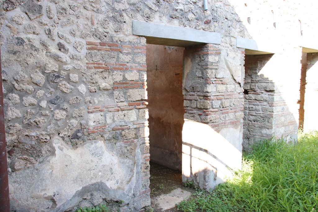 VIII.5.39 Pompeii. October 2022. West side of atrium, with doorway to room 2 in centre. Photo courtesy of Klaus Heese.