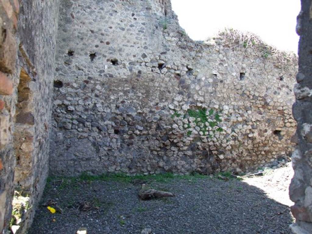 VIII.5.39 Pompeii. March 2009. Room 6, small garden area.  
South wall with window, and west wall. Looking west. According to Jashemski, this small garden area had a raised strip of soil at the base of the walls. In the middle was a pavement, serving as a passageway.
The small garden gave light to the triclinium through the window in the south wall. It also gave light to a room in a neighbour’s house on the west (VIII.5.2). See Jashemski, W. F., 1993. The Gardens of Pompeii, Volume II: Appendices. New York: Caratzas. (p.218)