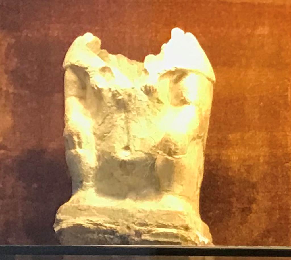VIII.5.39 Pompeii. April 2019. Statuette of Bes.
Photo courtesy of Rick Bauer.
Now in Naples Museum, inventory no. 117178
Seen in Sala (room) 88, glass cabinet VII, shelf C, (top).
According to Di Gioia, this was found in the garden area.
See Di Gioia, E. (2006). La ceramica invetriata in area vesuviana. “L’Erma” di Bretschneider, (p.116-17).