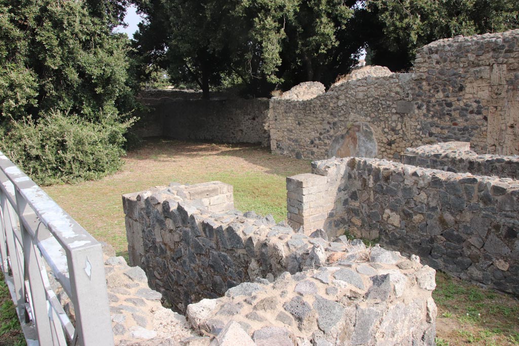VIII.6.4 Pompeii. October 2023. 
Looking north-east towards triclinium on west side of entrance corridor, on right. Photo courtesy of Klaus Heese.