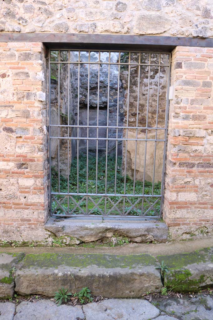 VIII.6.8, Pompeii. December 2018. 
Looking south through entrance doorway. Photo courtesy of Aude Durand.