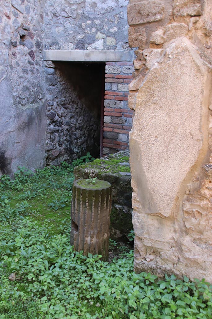 VIII.6.8 Pompeii. October 2022. Looking south-east from entrance doorway. 
Photo courtesy of Klaus Heese.