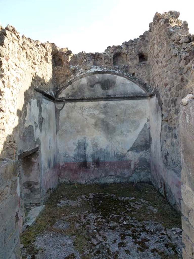 VIII.6.10 Pompeii. September 2011. Looking towards room  “m”, on south side of peristyle.
In the south-west corner of the peristyle were two bedrooms. According to BdI, room “n” with a window onto the western vicolo was perhaps the bedroom of a servant. The walls were crudely painted in the latest style with red zoccolo, and a white background. The floor was made of material similar to opus signinum, while part of the floor was composed of pieces of travertine.
In room “m”, the place of the bed was covered by a vaulted ceiling. The walls had a simple decoration: a dark-red zoccolo which ended at the top with a narrow green stripe, above this the walls were white. On top of the white walls was a white cornice which was under a narrow blue frieze.  There is no doubt that this decoration must be attributed to the time of the Third Style. A narrow door joined room “m” to the room that remained under the stairs at “L” by which you reached the upper floor. See BdI, 1884, p.184