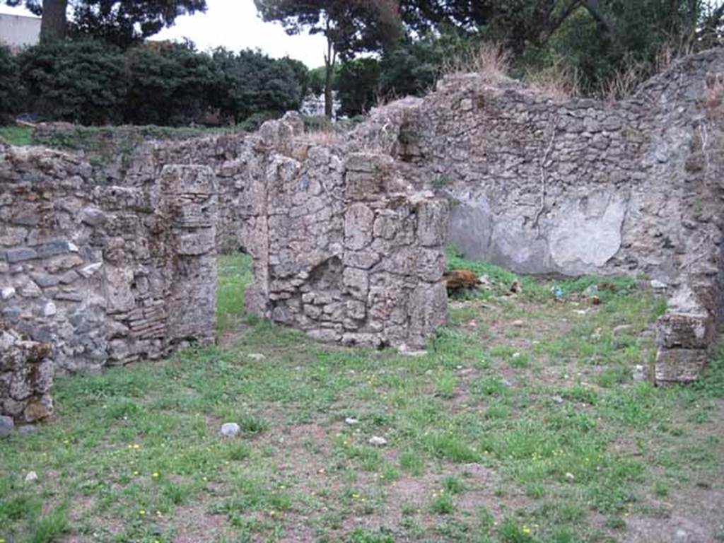 VIII.7.6 Pompeii. September 2010. Looking west towards rear of atrium area. The doorway to a “rustic” room is in the south-west corner, and doorway to tablinum on west side (on right). Photo courtesy of Drew Baker.