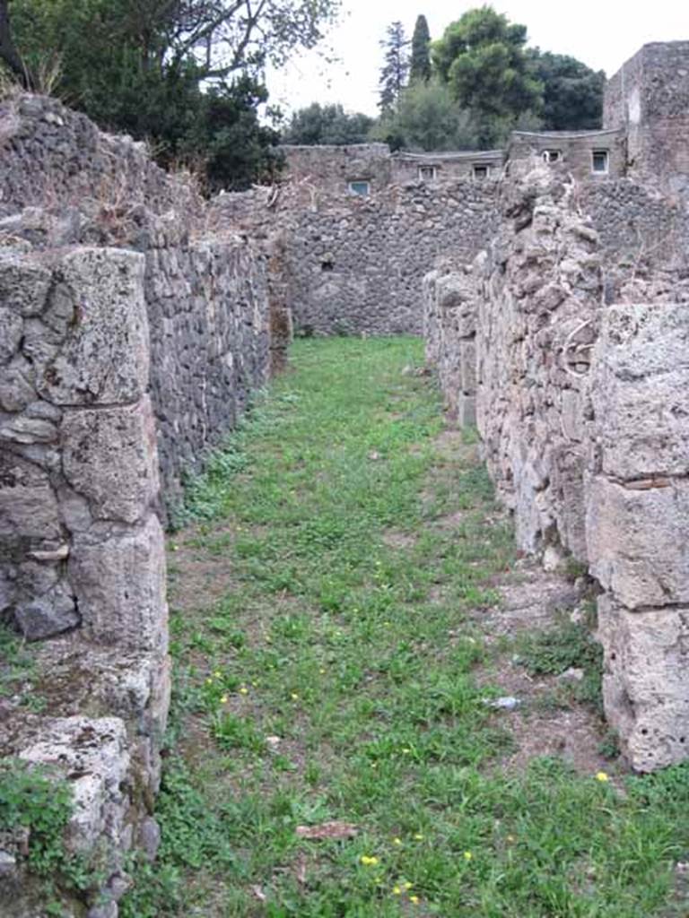 VIII.7.8 Pompeii. September 2010. 
Looking west along corridor to rear courtyard/workshop room. Photo courtesy of Drew Baker.
