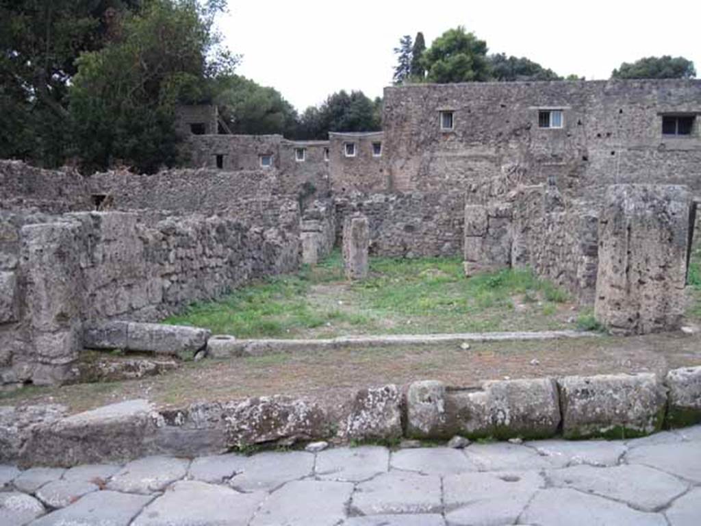 VIII.7.9 Pompeii. September 2010.  Entrance on Via Stabiana, looking west . VIII.7.9 entrance is on the left of picture. Photo courtesy of Drew Baker.