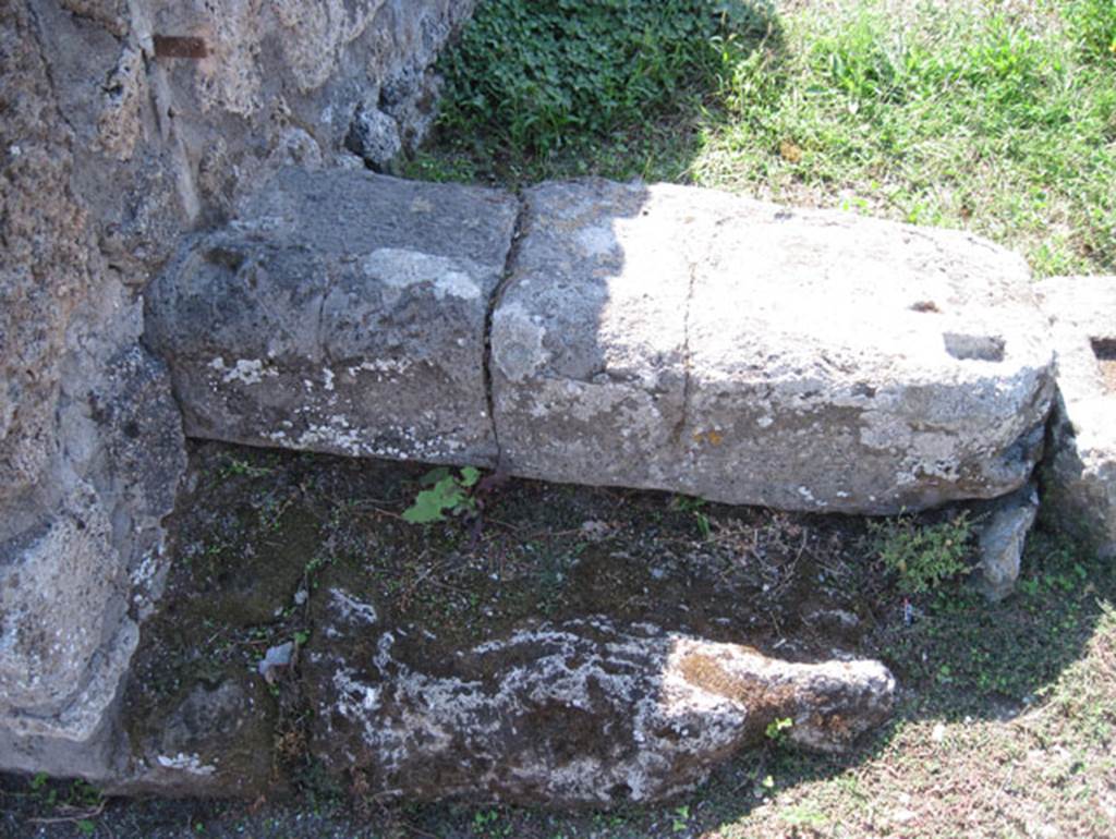 VIII.7.9 Pompeii. September 2010. Entrance threshold or sill, looking west.
Photo courtesy of Drew Baker.