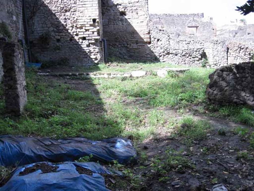 VIII.7.10 Pompeii. September 2010. Looking north from triclinium area in VIII.7.6, across entrance doorway from southern garden into triclinium area and garden of VIII.7.10. Photo courtesy of Drew Baker.