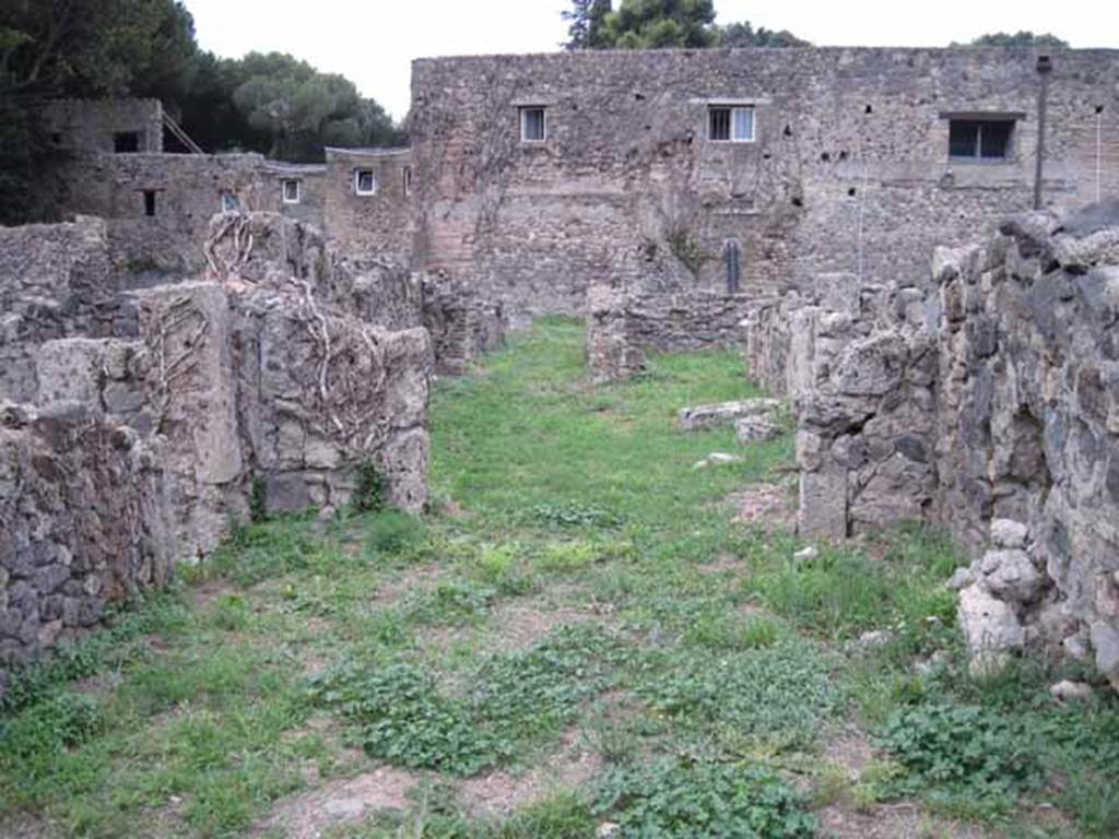 VIII.7.11 Pompeii. September 2010. Looking west across shop from entrance, towards rear room. Photo courtesy of Drew Baker.