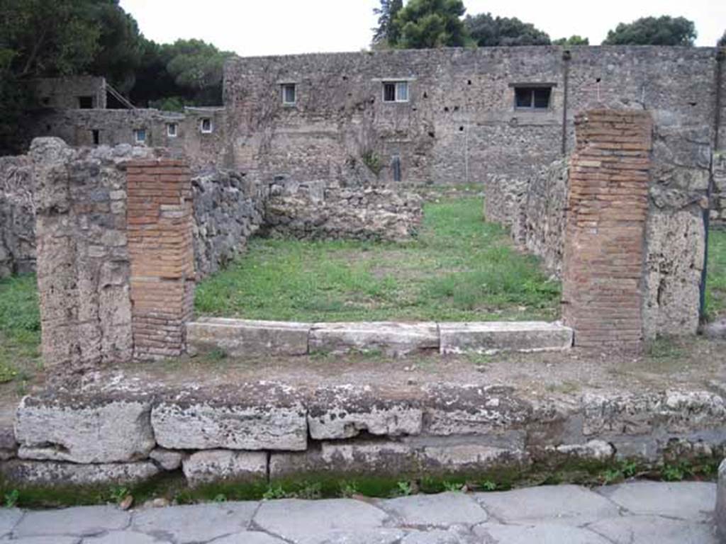 VIII.7.12 Pompeii. September 2010. Entrance on Via Stabiana, looking west.
Photo courtesy of Drew Baker.