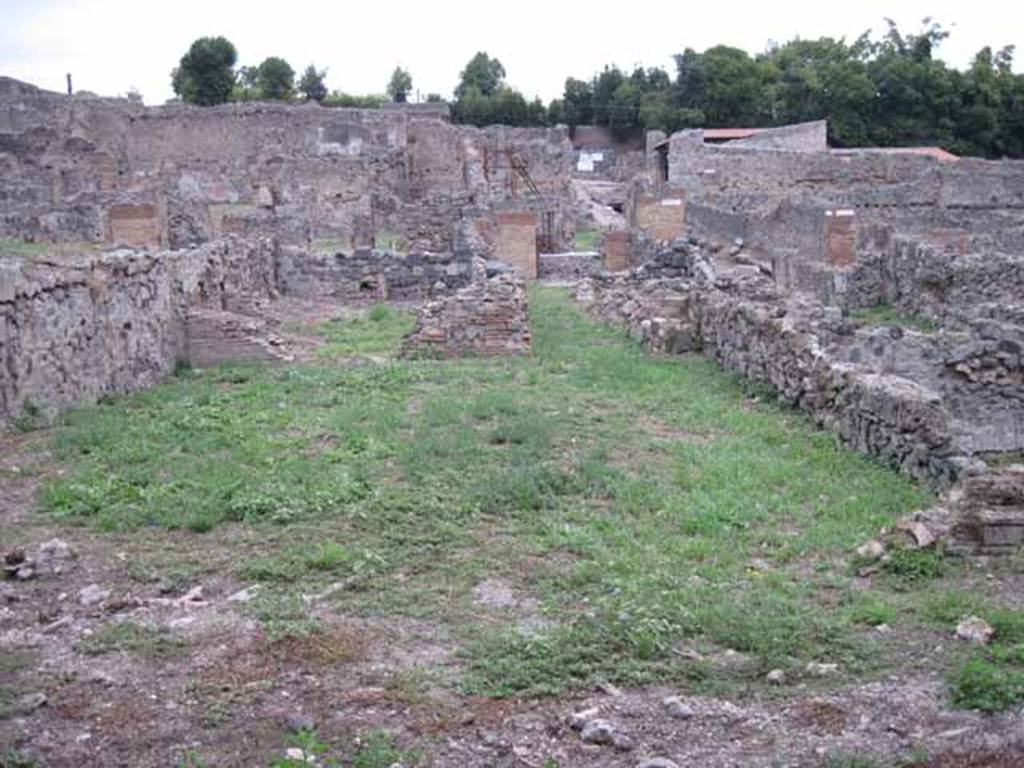VIII.7.12 Pompeii. September 2010. Garden area at rear, looking east towards Via Stabiana. Photo courtesy of Drew Baker.
In the lower centre, may be the base of the brick column, described by Mau as being in the middle of a wide doorway.