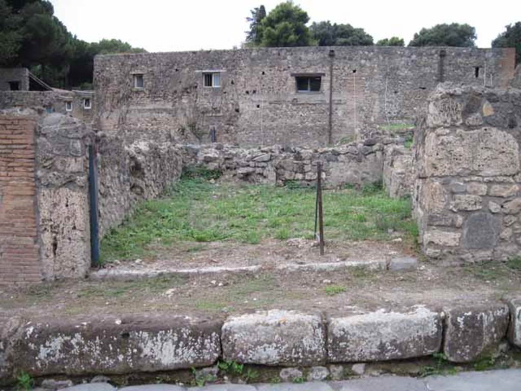 VIII.7.13 Pompeii. September 2010. Entrance on Via Stabiana. Looking west. Photo courtesy of Drew Baker.