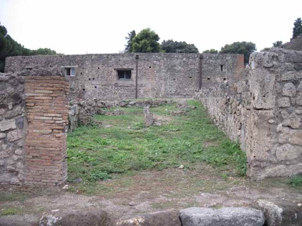 VIII.7.14 Pompeii. September 2010.  Entrance on Via Stabiana, looking west across shop to rear. Photo courtesy of Drew Baker.