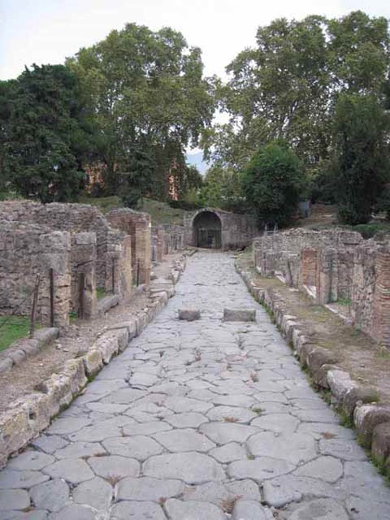 Pompeii, September 2010. Via Stabiana looking south to Stabian Gate.
Photo courtesy of Drew Baker.