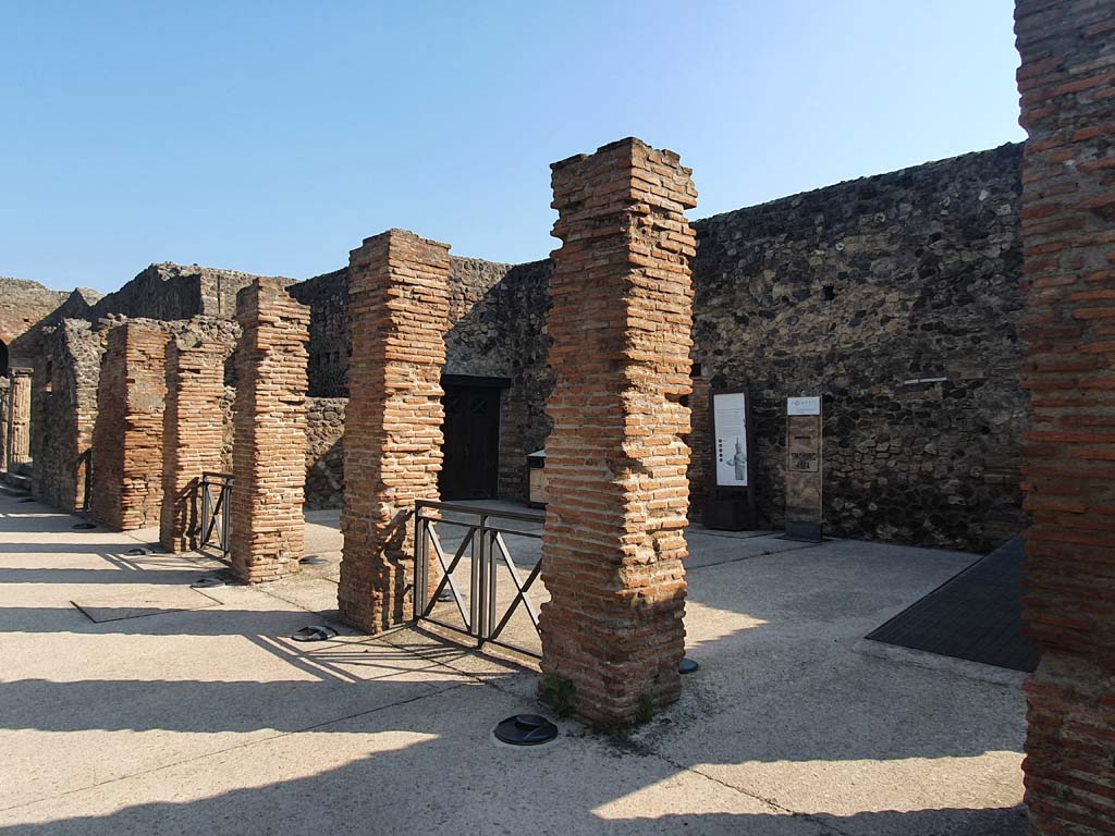 VIII.7.16 Pompeii. July 2021. Looking north along the east side.
Foto Annette Haug, ERC Grant 681269 DÉCOR.