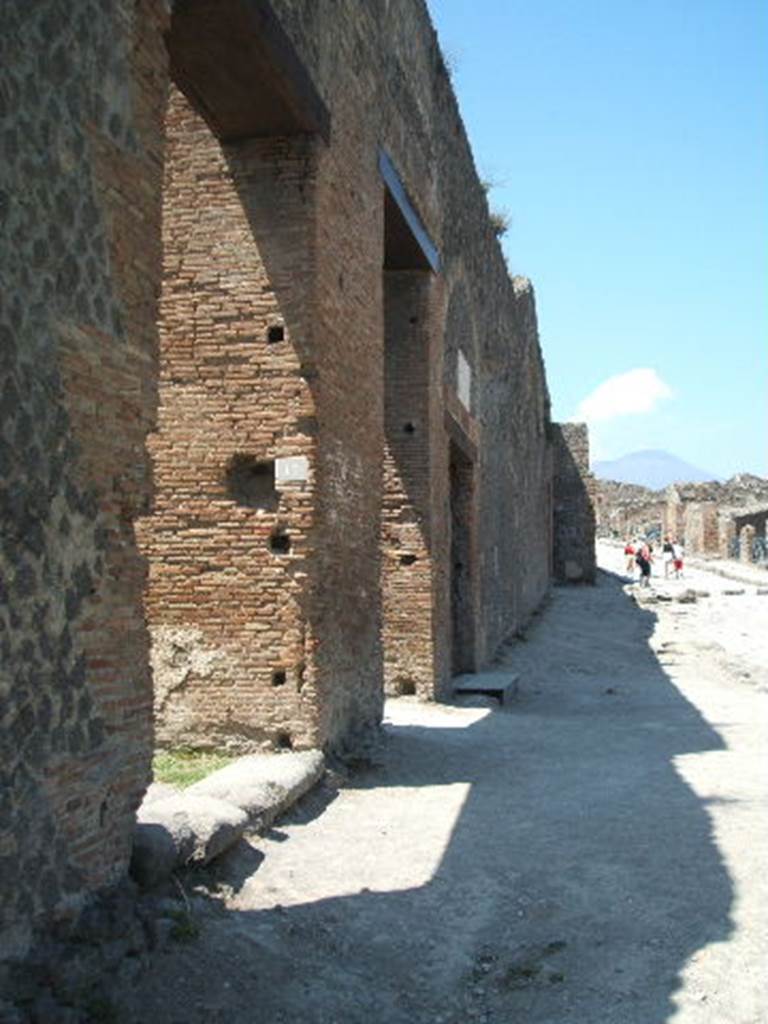VIII.7.17, VIII.7.18, VIII.7.19 Pompeii. May 2005. Looking north to entrances on Via Stabiana.