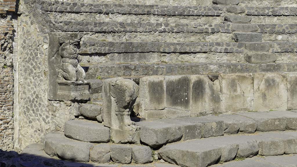 VIII.7.19 Pompeii. August 2021. 
Looking towards west side near entrance/exit, with statue of Kneeling Atlas, with a tufa Lion’s foot in front. Photo courtesy of Robert Hanson.