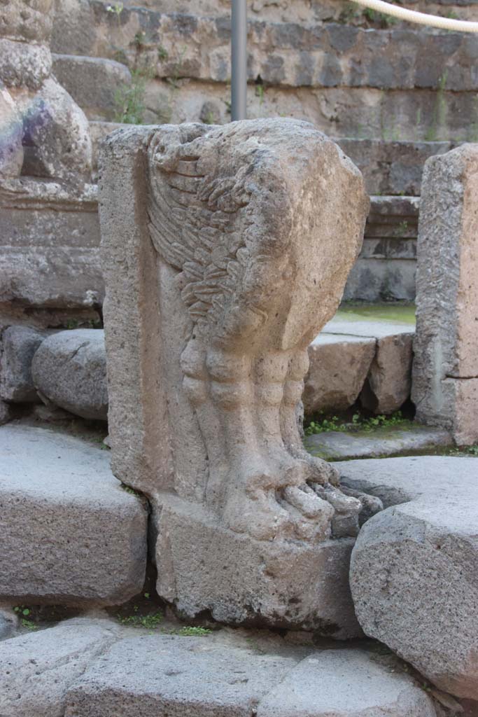VIII.7.19 Pompeii. September 2017. West side. Tufa statue of Lion’s foot.
Photo courtesy of Klaus Heese.
