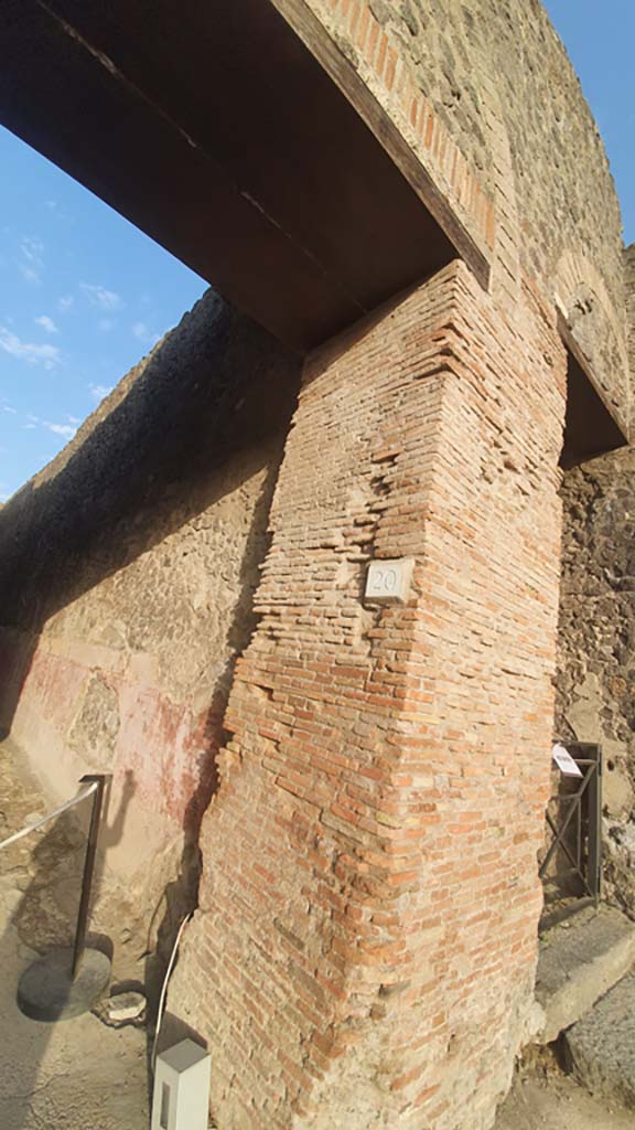 VIII.7.20 Pompeii. August 2021. Masonry pilaster on north side of doorway.
Foto Annette Haug, ERC Grant 681269 DÉCOR.