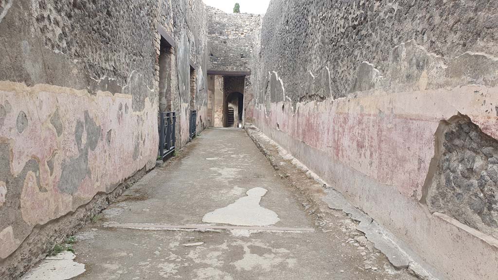 VIII.7.20 Pompeii. August 2021. Looking west along entrance passage or passage with graffiti.
Foto Annette Haug, ERC Grant 681269 DÉCOR.